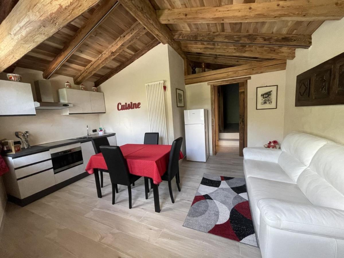 Profumo Di Legno Apartment Aosta Bagian luar foto